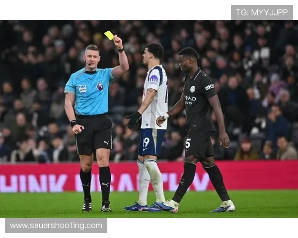 英超热刺球迷抗议