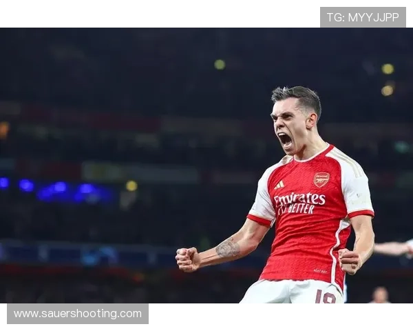 特罗萨德从边锋到中锋的角色转型逻辑解析 特罗萨德从边锋到中锋的角色转型逻辑解析